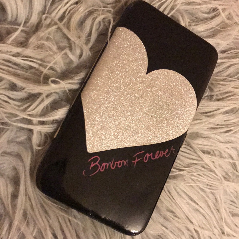 BLACK WITH SILVER HEART WALLET
